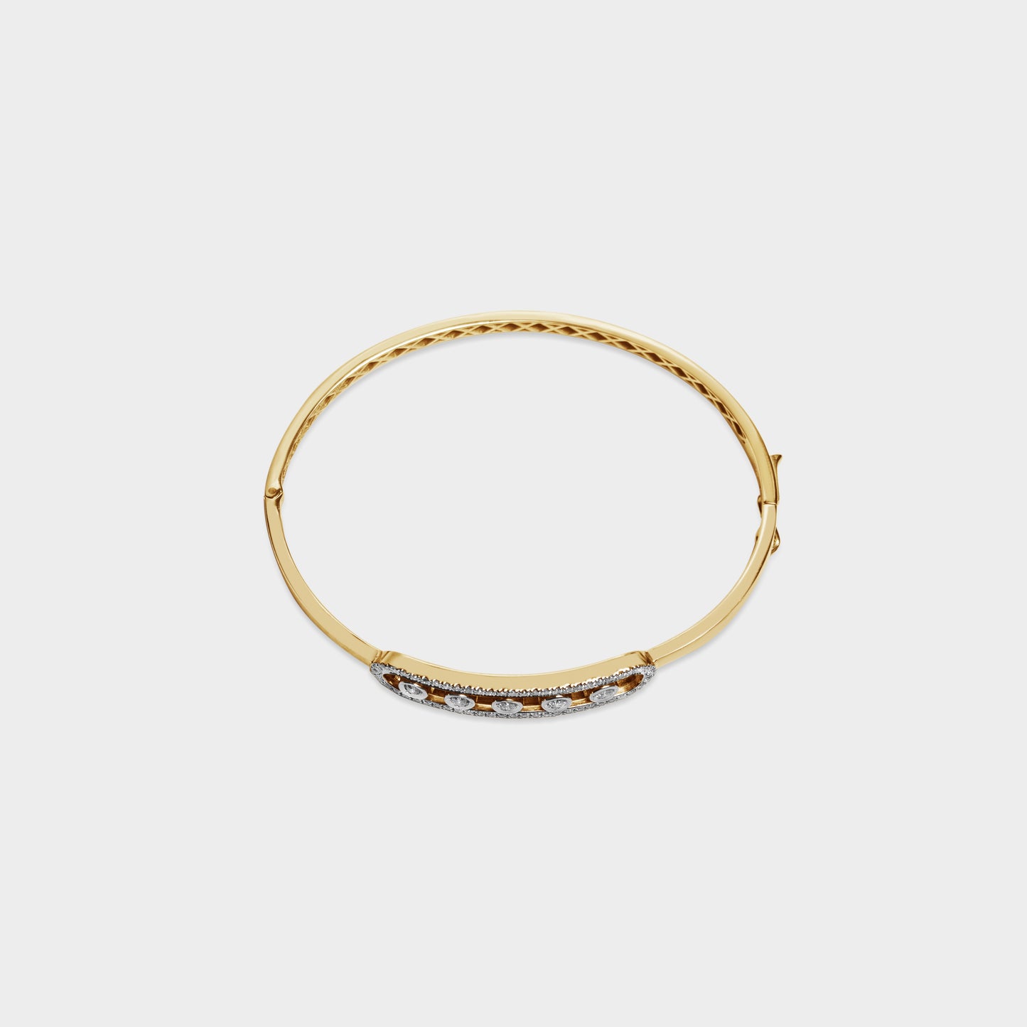 Felmeny V Move Bangle in Gold with Diamonds