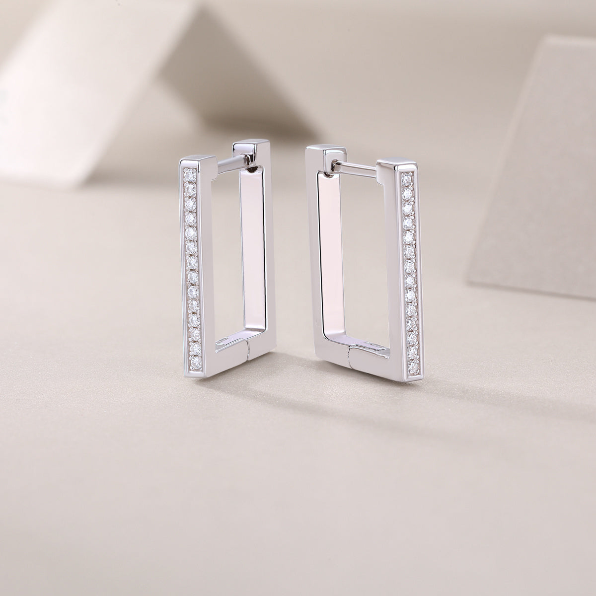 Felmeny Armazón Earrings in Silver with Moissanite
