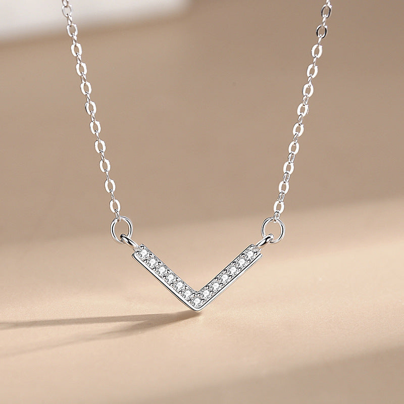 Felmeny V-Shaped Necklace in SIlver with Zircon