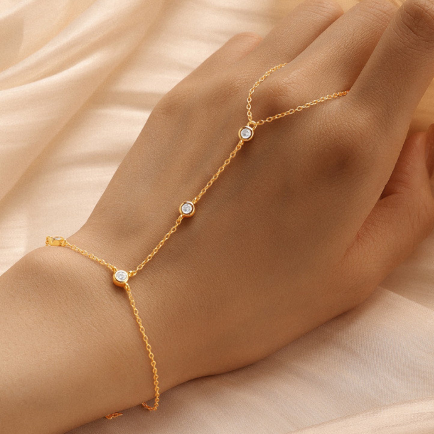 Felmeny Zarina Haathphool Bracelet in Silver with Zircon