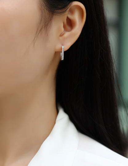 Felmeny Seren Earrings in Silver with Moissanite