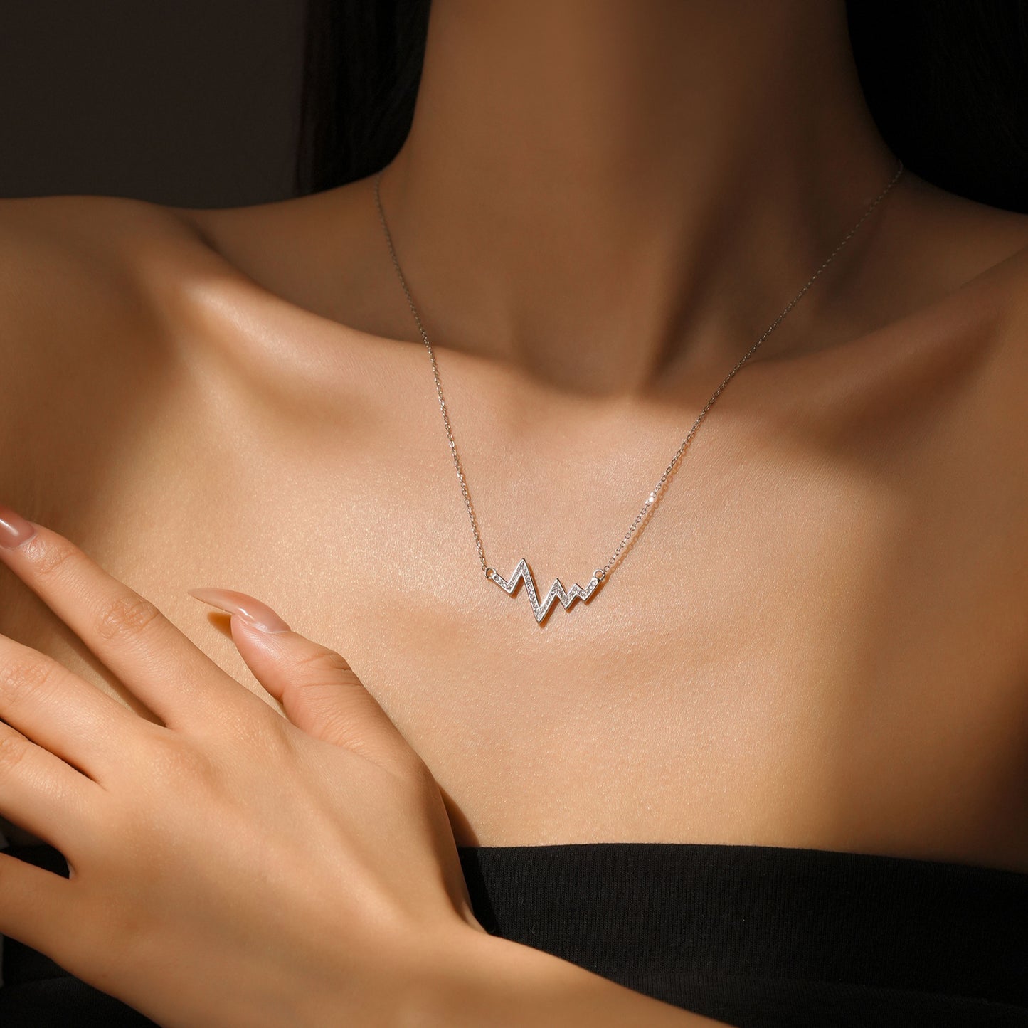 Felmeny Wave Necklace in Silver with Zircon