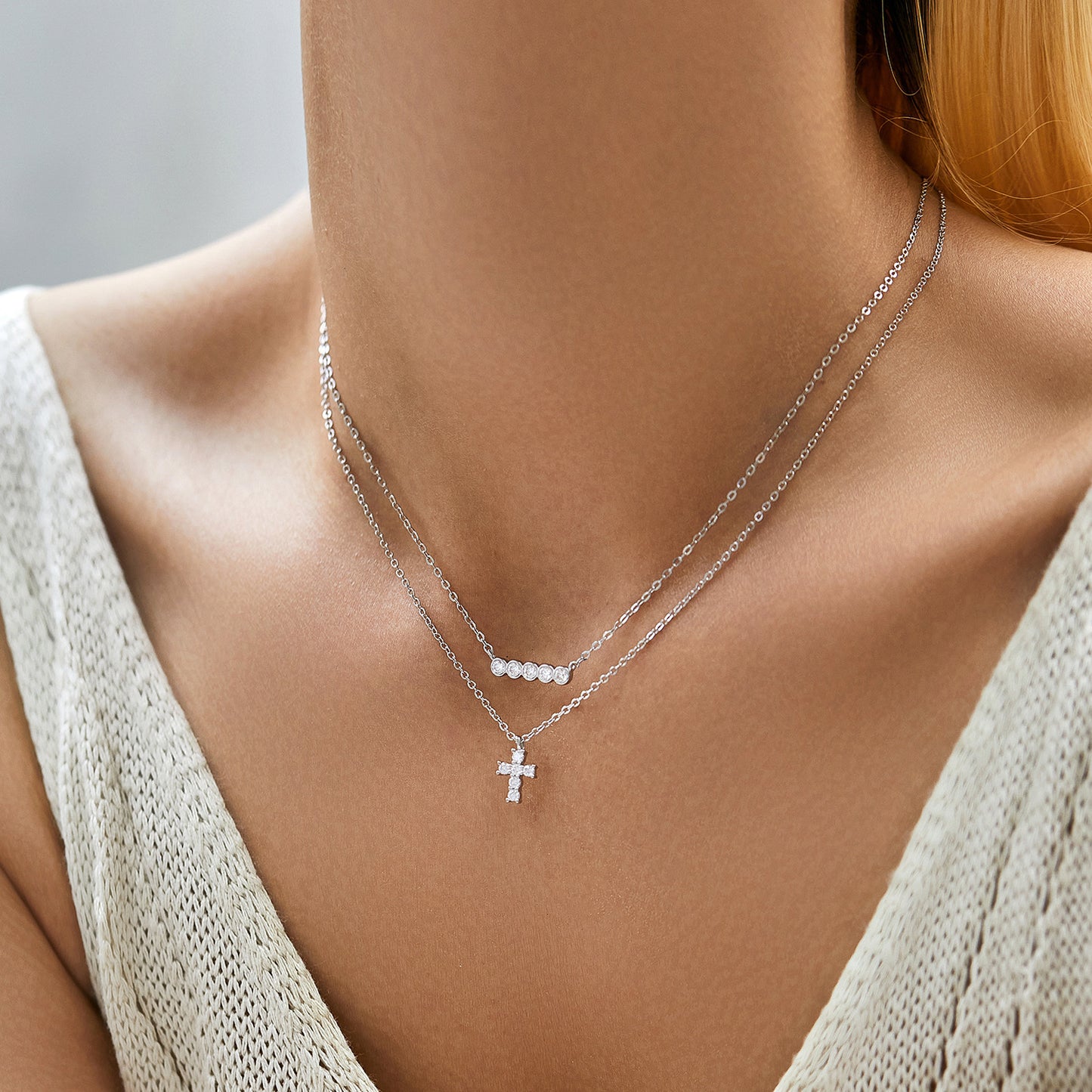 Felmeny Cross V2 Necklace in Silver with Moissanite