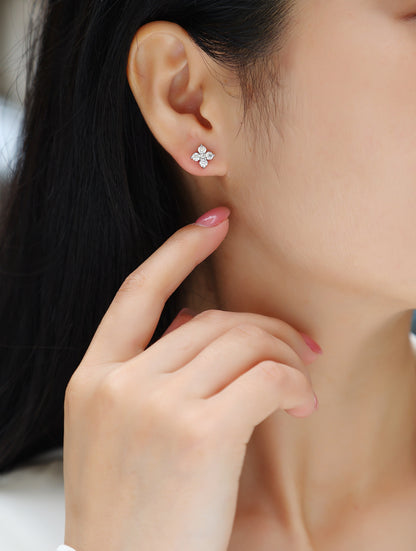 Felmeny Gardenia Earrings in Silver with Moissanite