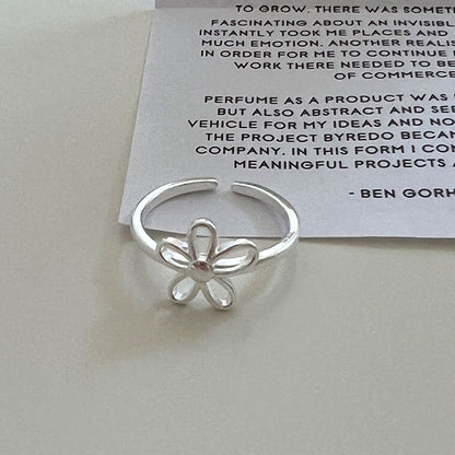 Felmeny Flower Ring in Silver