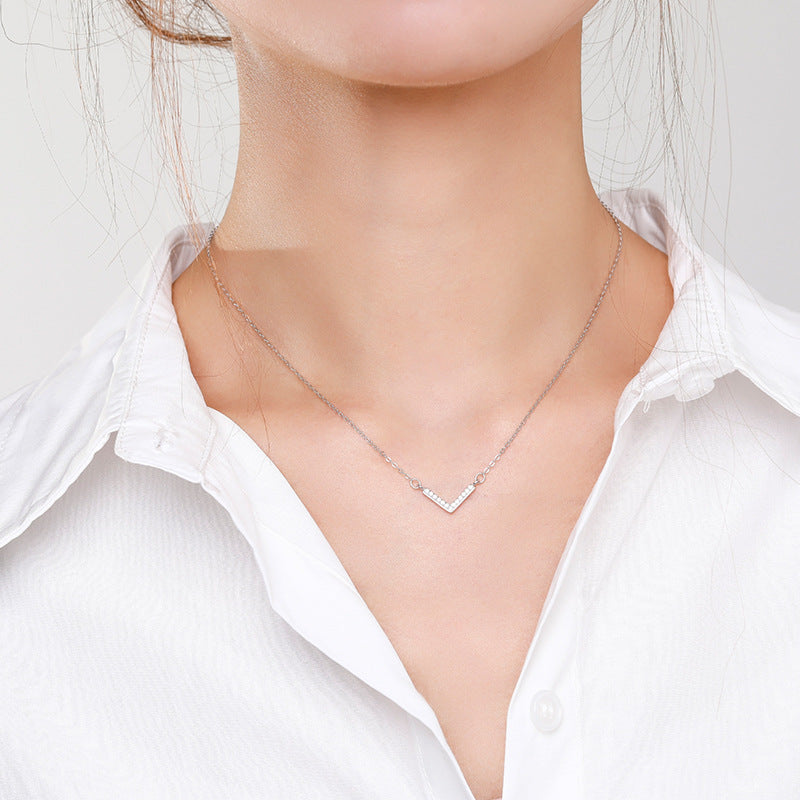 Felmeny V-Shaped Necklace in SIlver with Zircon