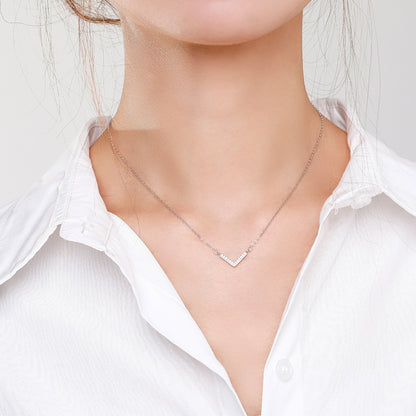 Felmeny V-Shaped Necklace in SIlver with Zircon