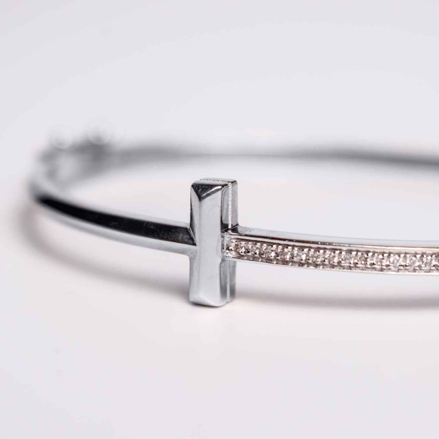 Felmeny T Bangle in White Gold with Diamonds