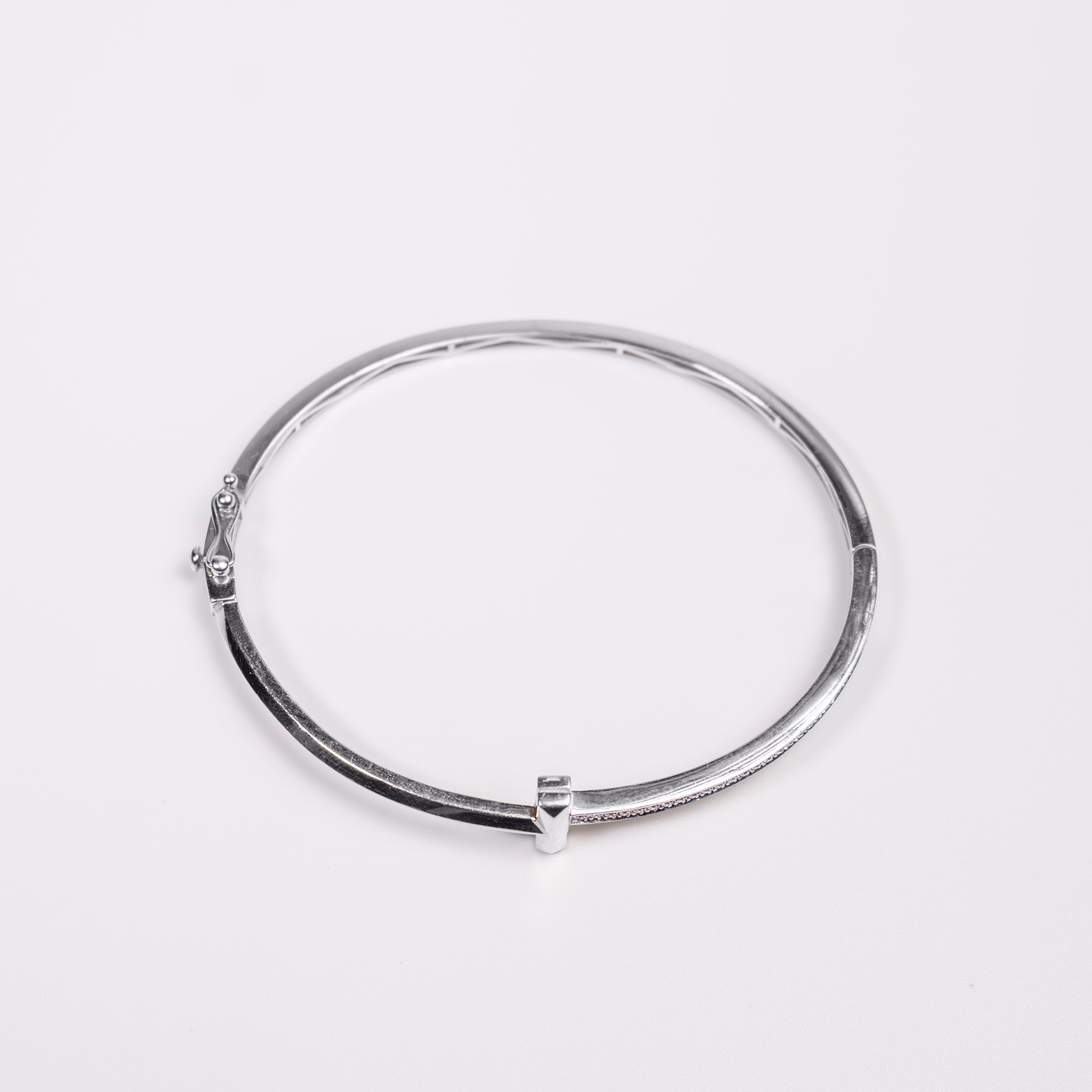 Felmeny T Bangle in White Gold with Diamonds