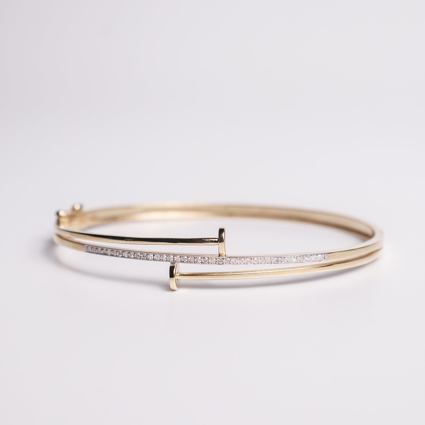 Felmeny Joinded Nail Bangle in Gold with Diamonds