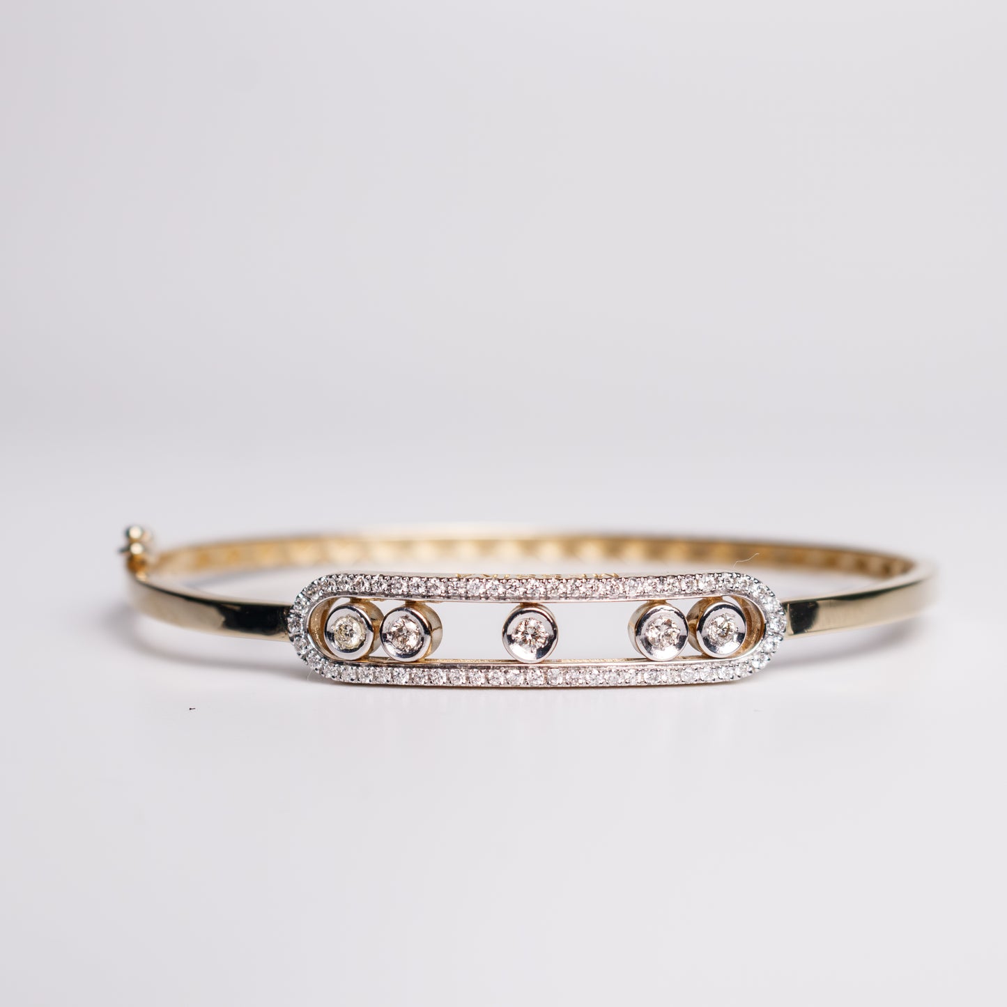 Felmeny V Move Bangle in Gold with Diamonds