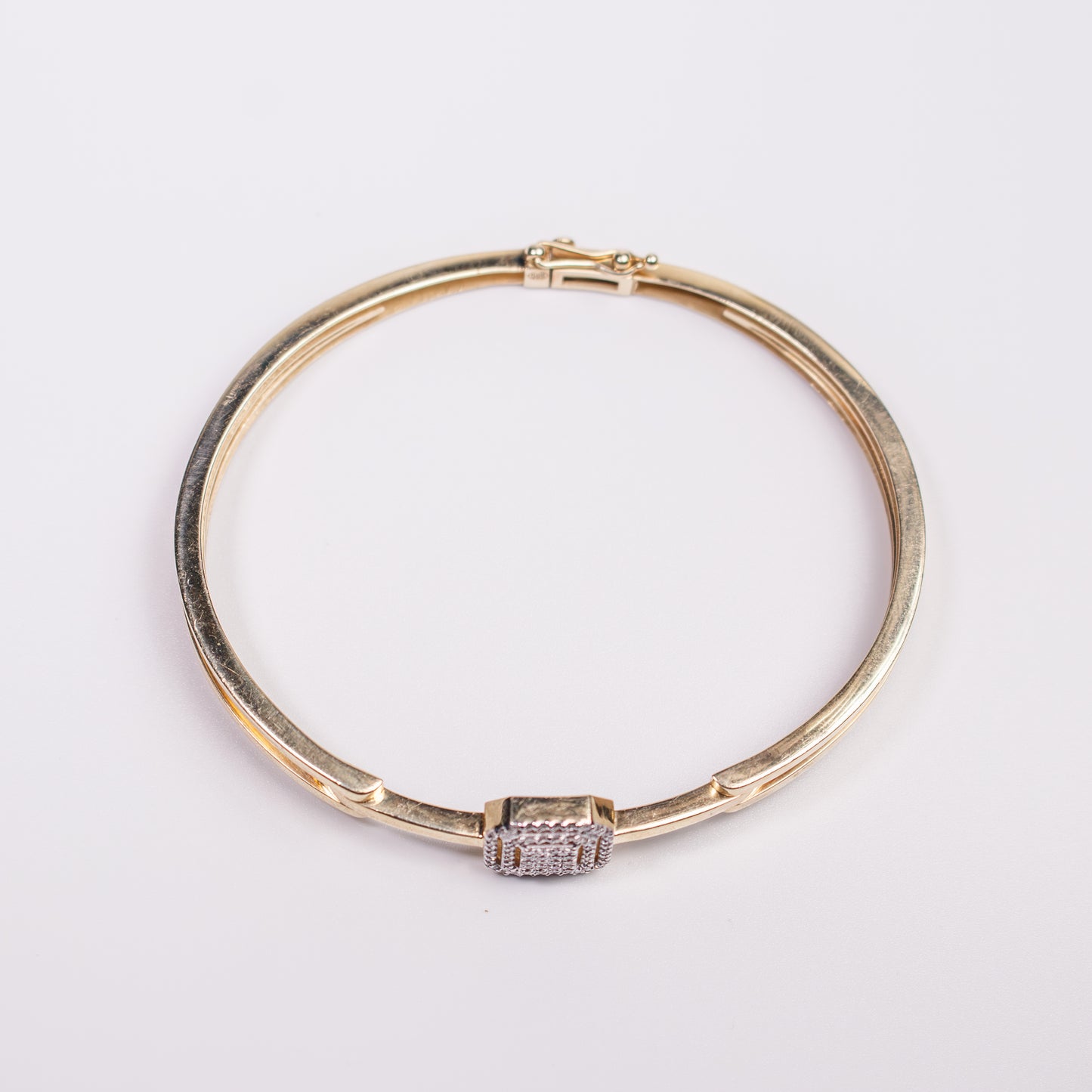 Felmeny Quadrus Bangle in Gold with Diamonds