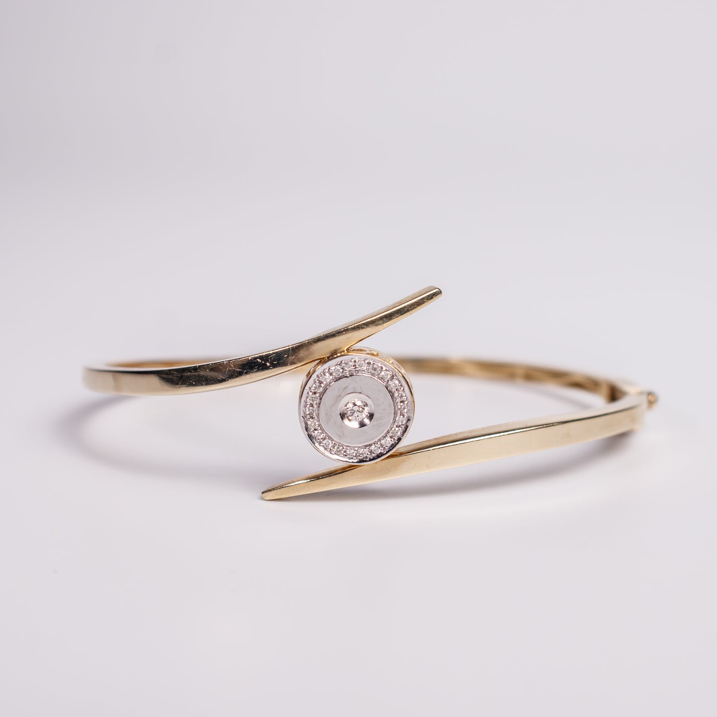 Felmeny Solara Bangle in Gold with Diamonds