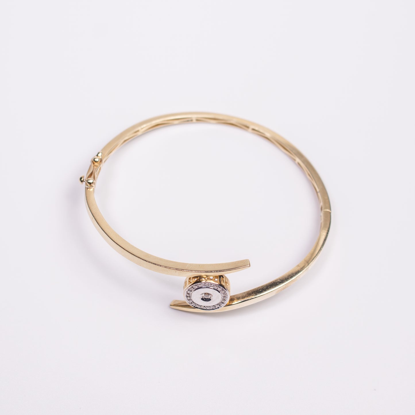 Felmeny Solara Bangle in Gold with Diamonds