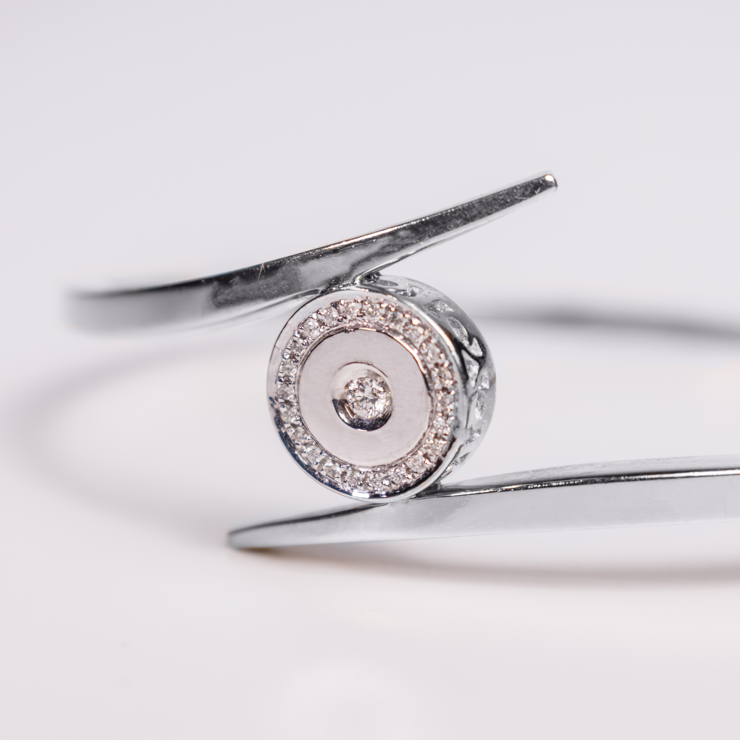 Felmeny Solara Bangle in White Gold with Diamonds