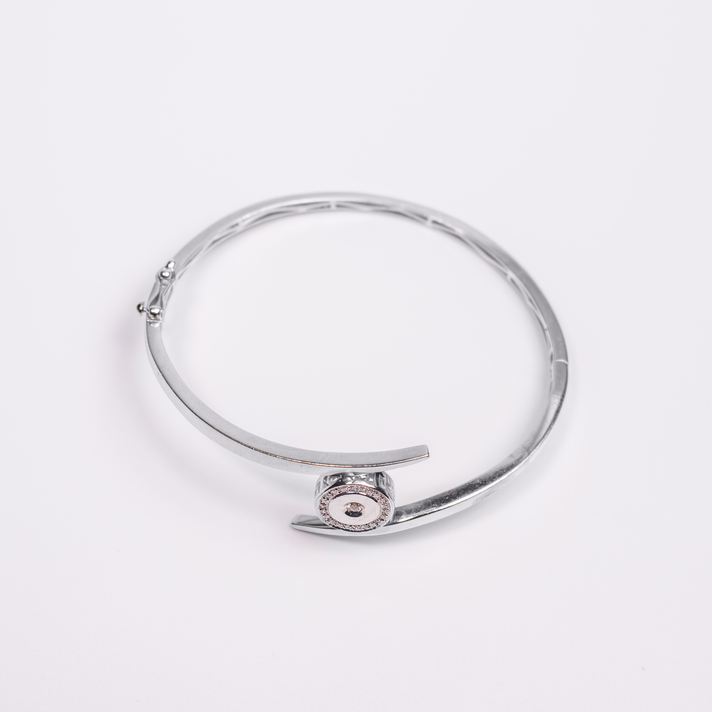 Felmeny Solara Bangle in White Gold with Diamonds