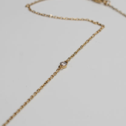 Felmeny V Move Necklace in Gold with Diamonds