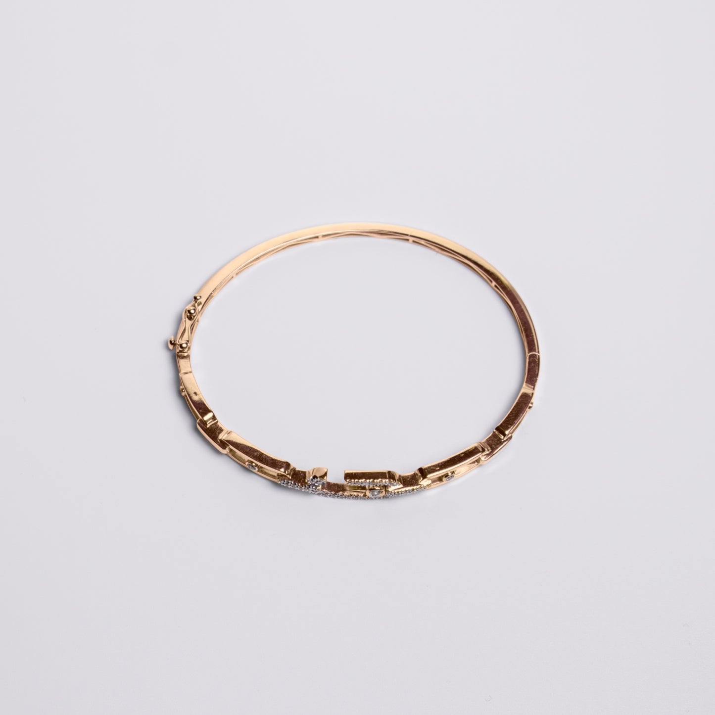 Felmeny Chain-Like Move Bangle in Gold with Diamonds