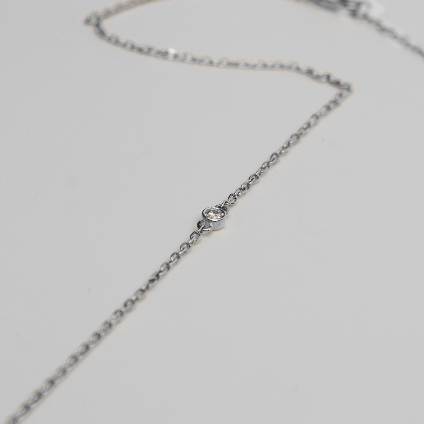 Felmeny V Move Necklace in White Gold with Diamonds