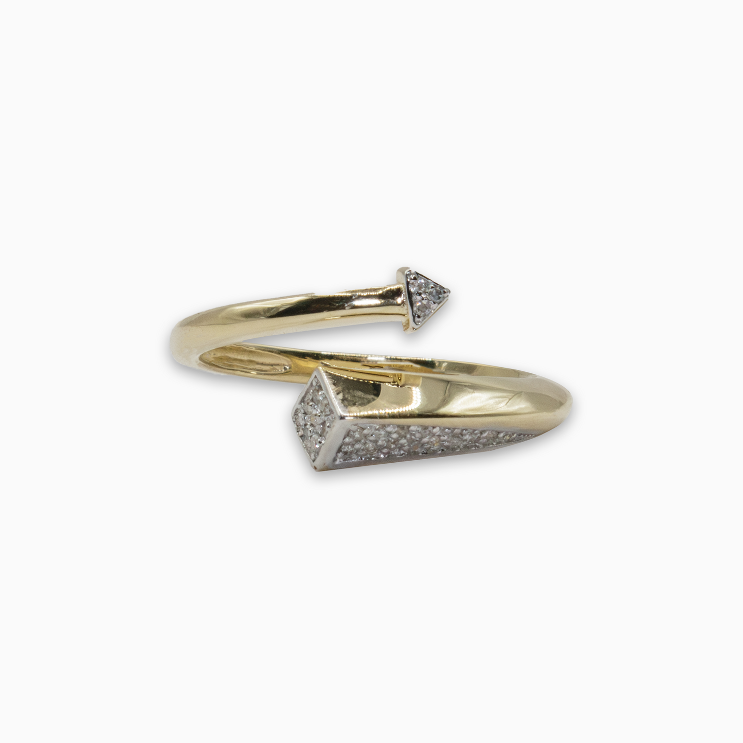 Felmeny Bar-Shaped Ring in Gold with Diamonds