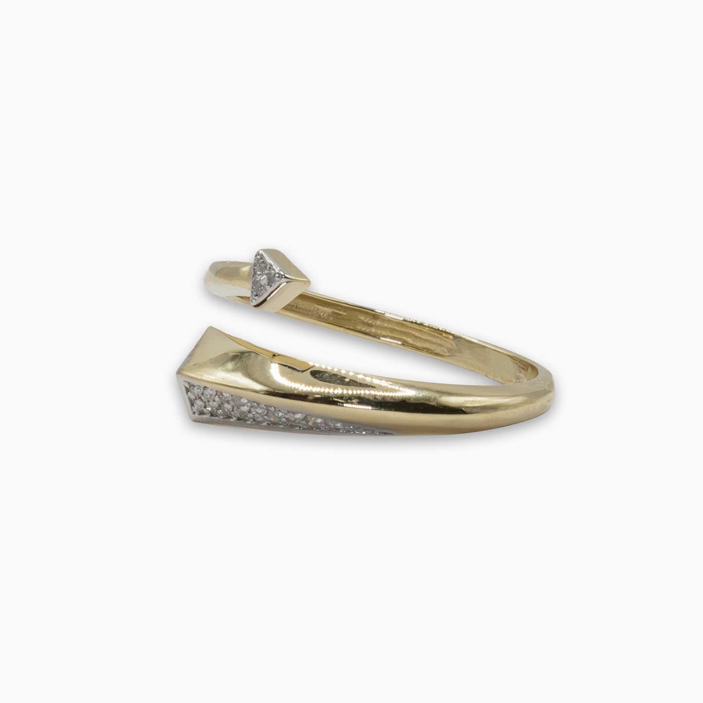 Felmeny Bar-Shaped Ring in Gold with Diamonds