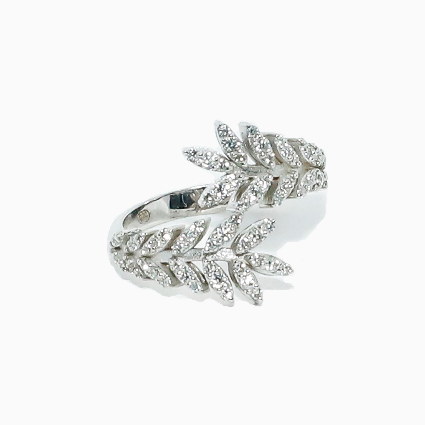 Felmeny Acacia Ring in White Gold with Diamonds