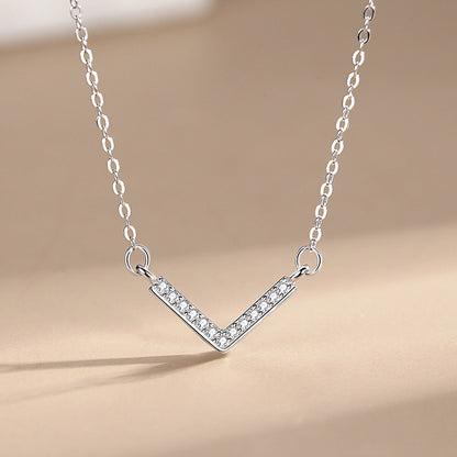 Felmeny V-Shaped Necklace in SIlver with Zircon