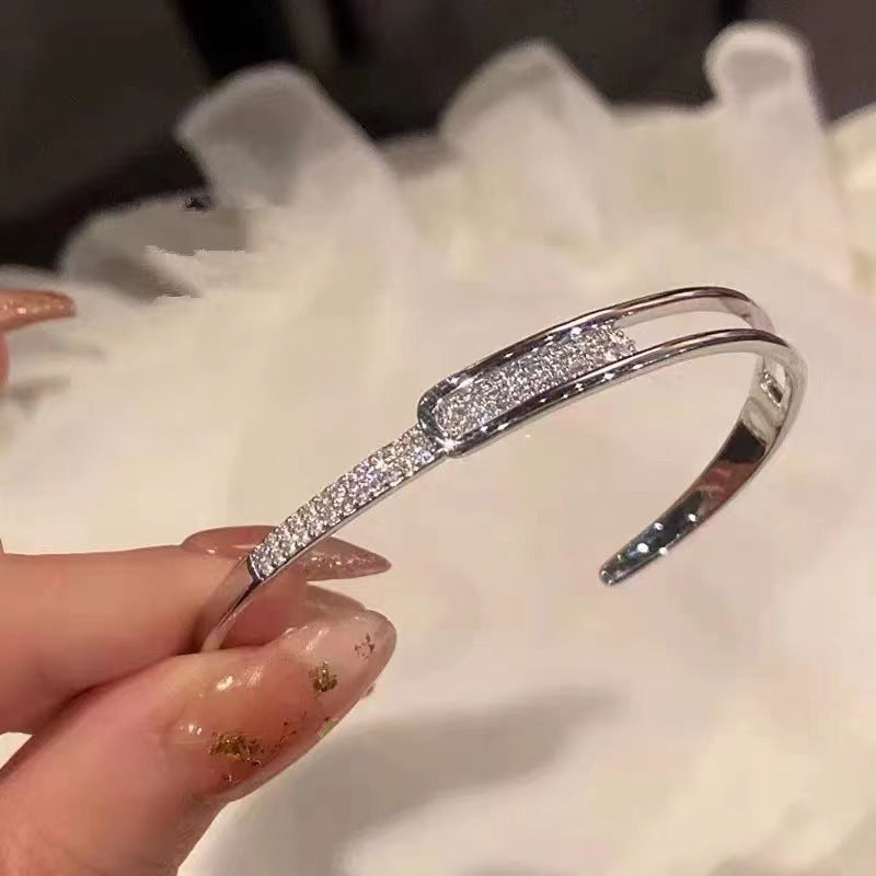 Felmeny Vellari Bangle in Silver with Moissanite