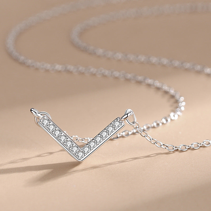 Felmeny V-Shaped Necklace in SIlver with Zircon