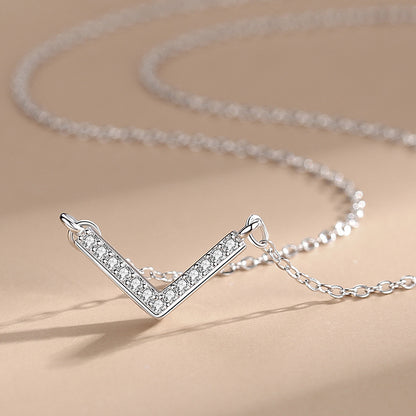 Felmeny V-Shaped Necklace in SIlver with Zircon