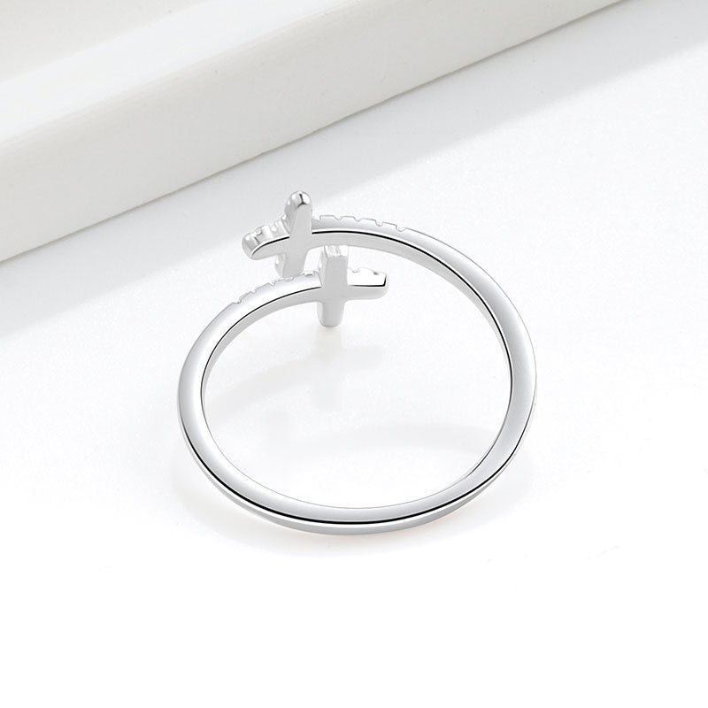 Felmeny Cross Ring in Silver with Moissanite