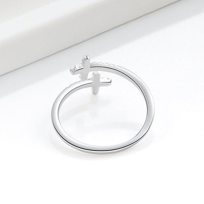 Felmeny Cross Ring in Silver with Moissanite