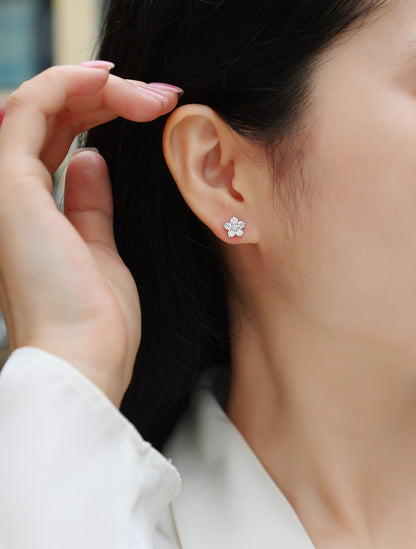 Felmeny Jasmine Earrings in Silver with Moissanite