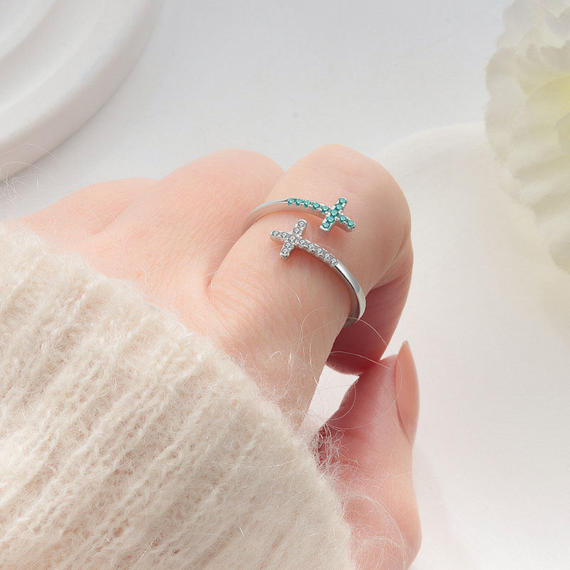 Felmeny Cross Ring in Silver with Moissanite