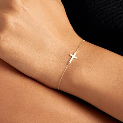 Felmeny Tiny Cross Bracelet in Silver