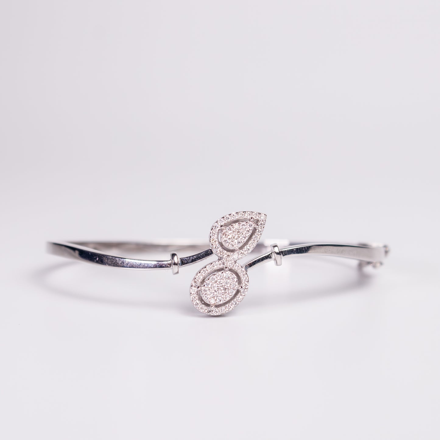 Felmeny Dewdrop Bangle in White Gold with Diamonds