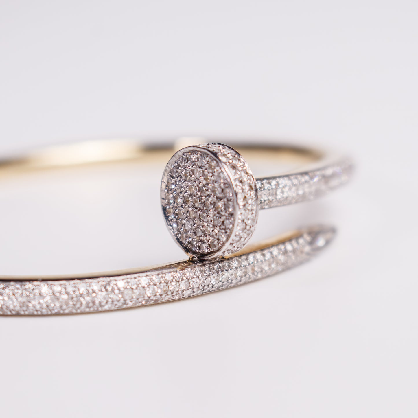 Felmeny Clou Éclat Bangle in Gold with Diamonds