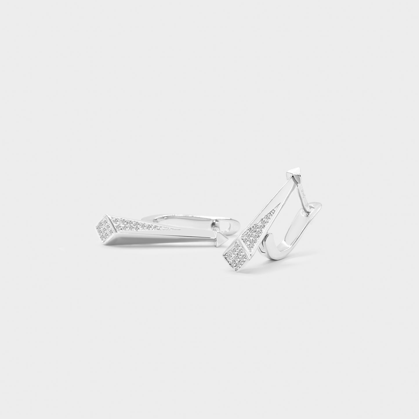 Felmeny Bar Earrings in White Gold with Diamonds