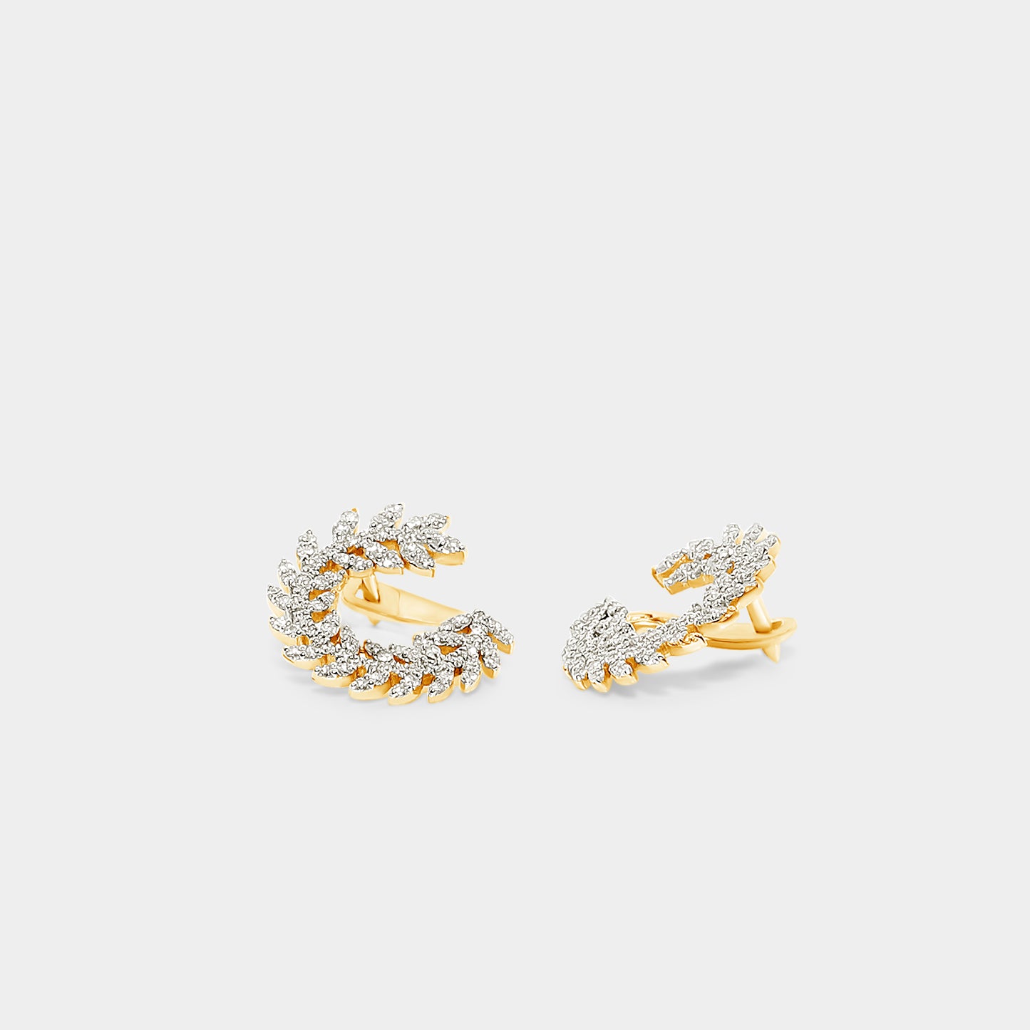 Felmeny Leaf Small Earrings in Gold with Diamonds