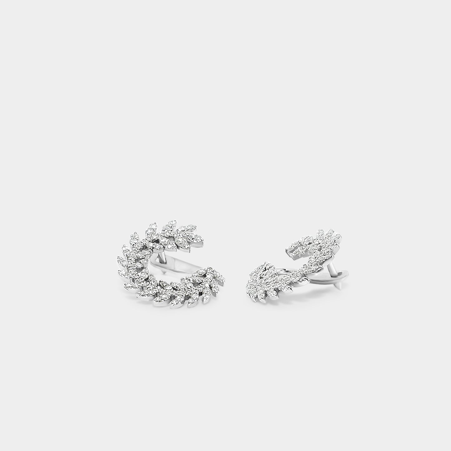 Felmeny Leaf Small Earrings in White Gold with Diamonds