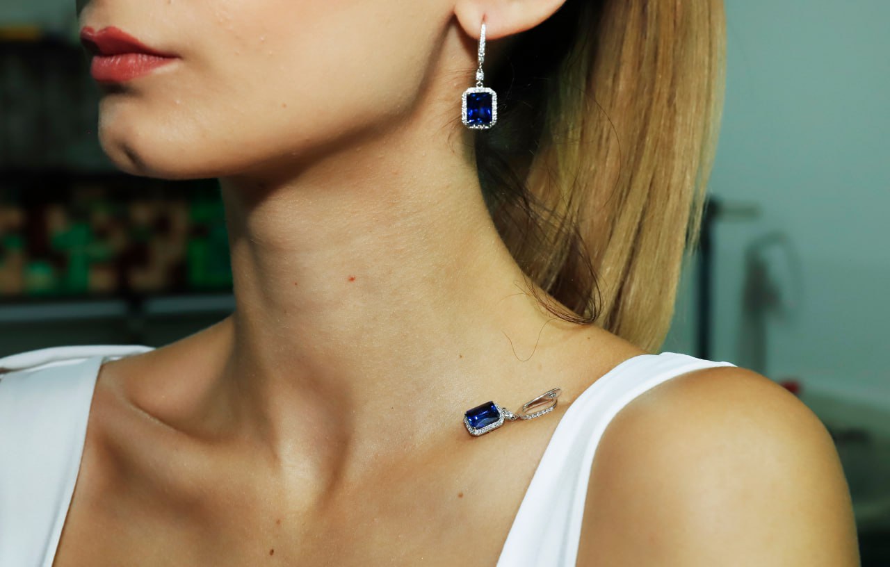 Felmeny Blue Sapphire Earrings in Gold with Diamonds